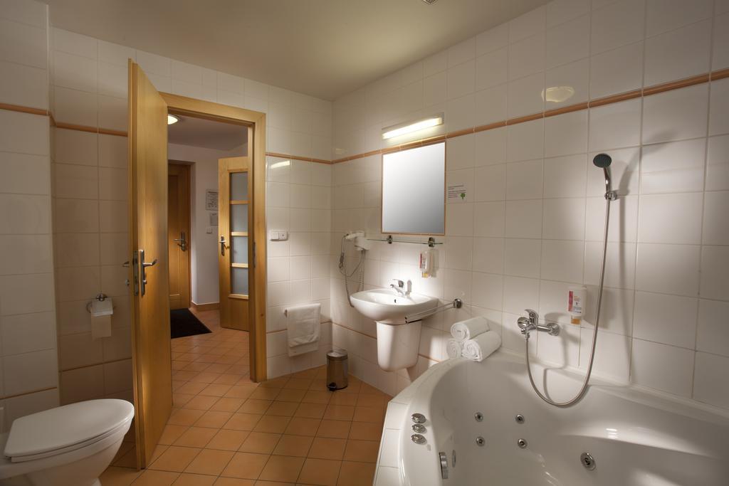 Hotel Kravi Hora Bořetice Extérieur photo
